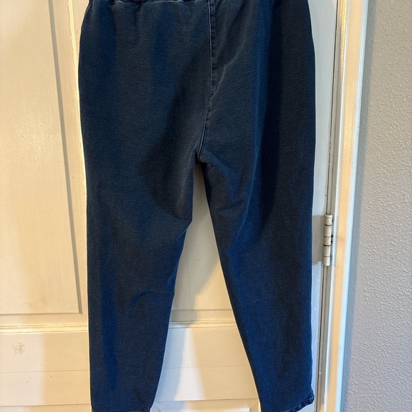 Quacker Factory Straight Stretch Blue Jeans Elastic Waist Rhinestone Heart - Picture 7 of 8